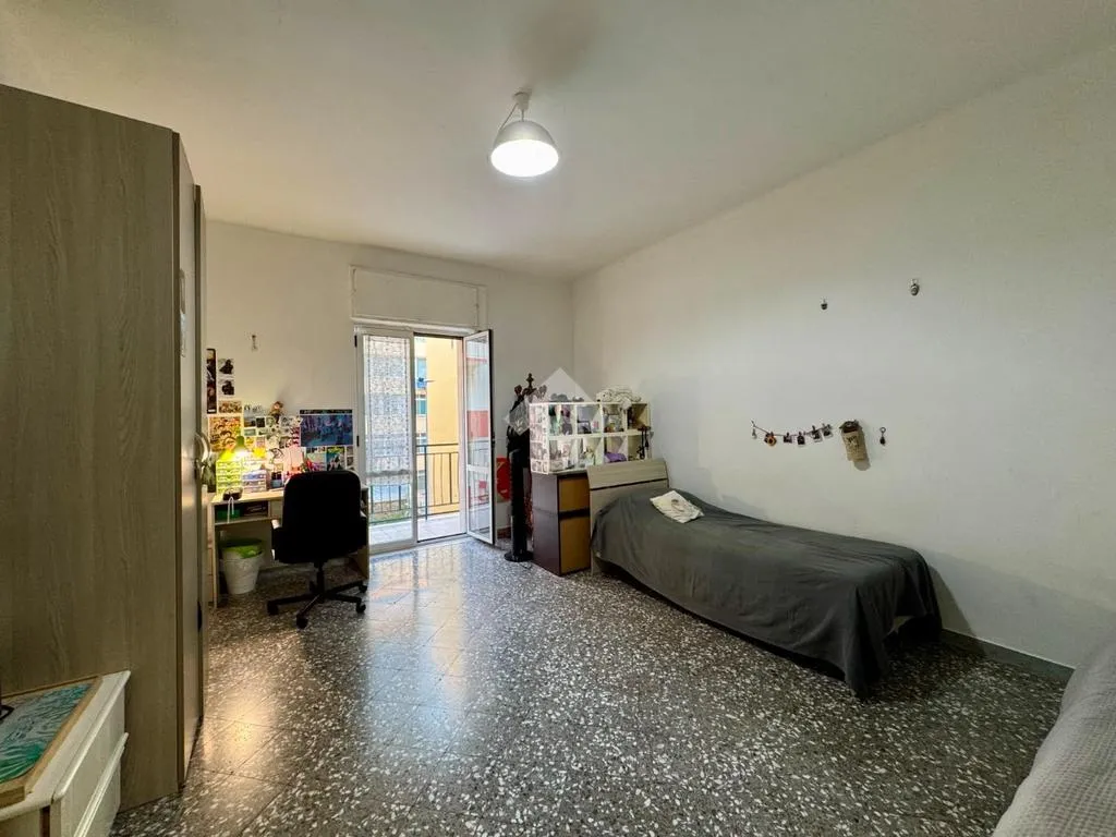 Chambres - 3-Bedroom Apartment with Balcony in Bari