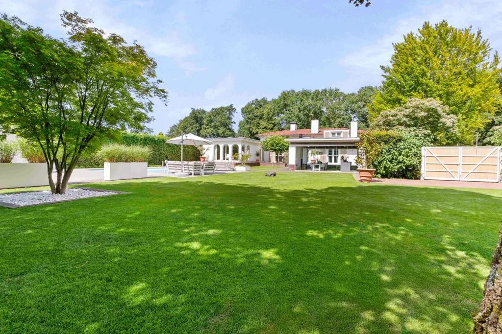 Aed - Mediterranean-Style Villa in Venlo