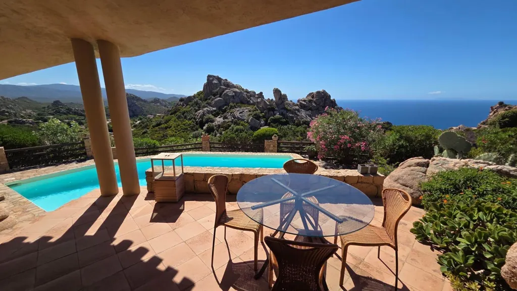 Bassein - Villa with Panoramic Pool in Costa Paradiso