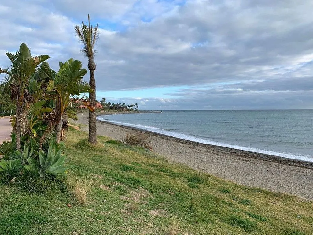 T2 Apartment with Pool in El Padrón, Estepona