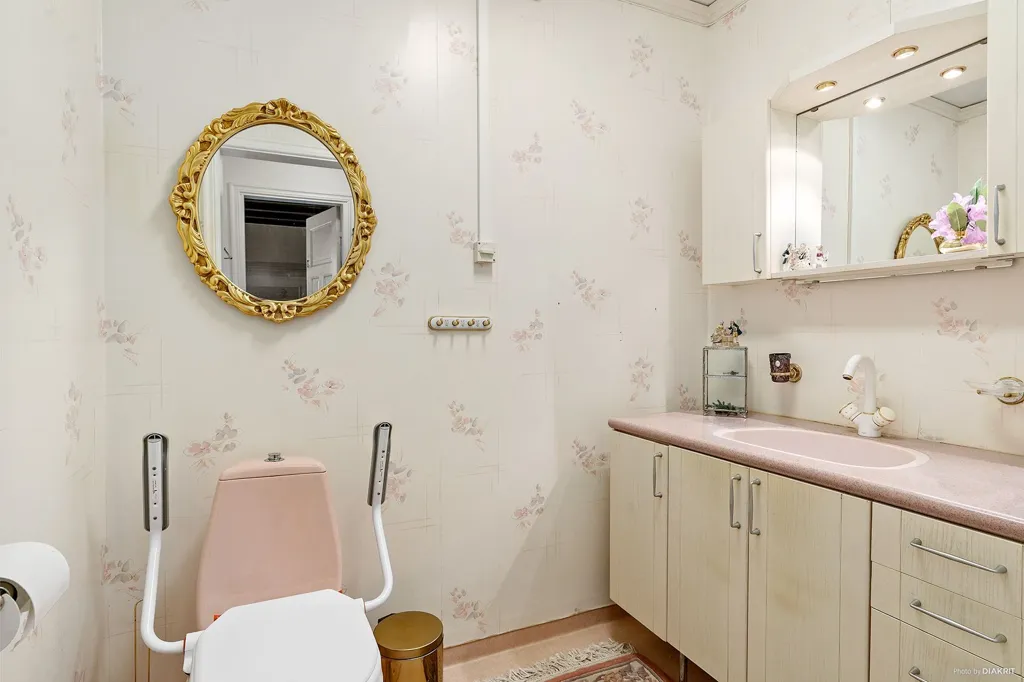 Bathrooms - Historic Manor with River View in Blekinge