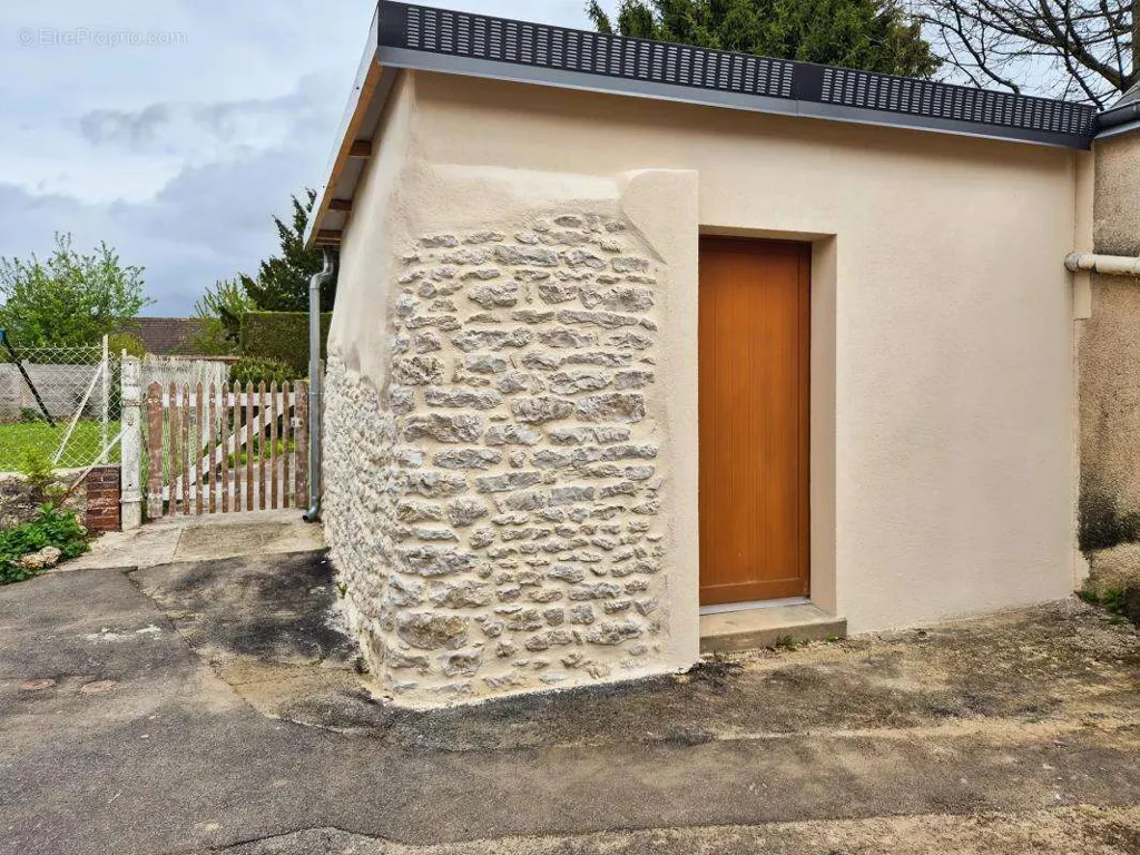 Exterior - Charming House with Courtyard in Prunay le Gillon