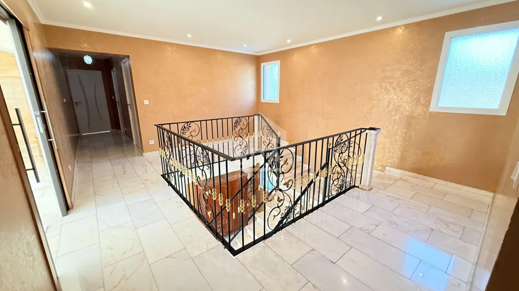 Pièces - Maison 7 pièces à Le Genest-Saint-Isle
