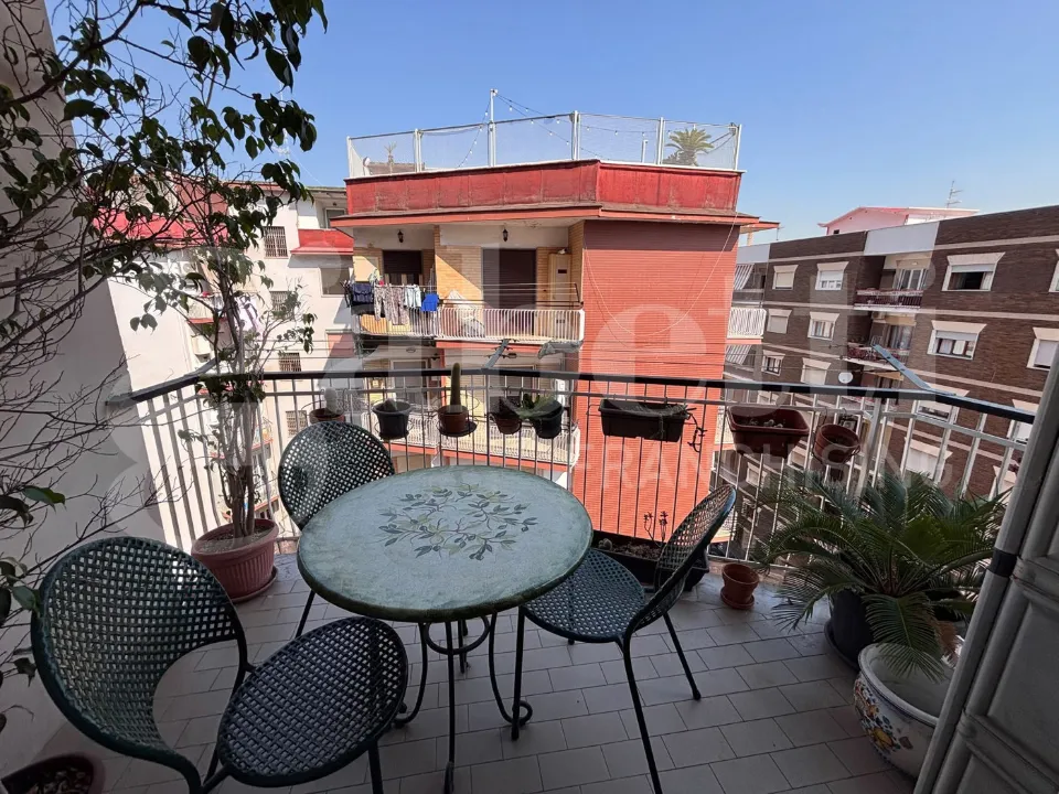 Balcon - Apartment with Balconies in Central Naples