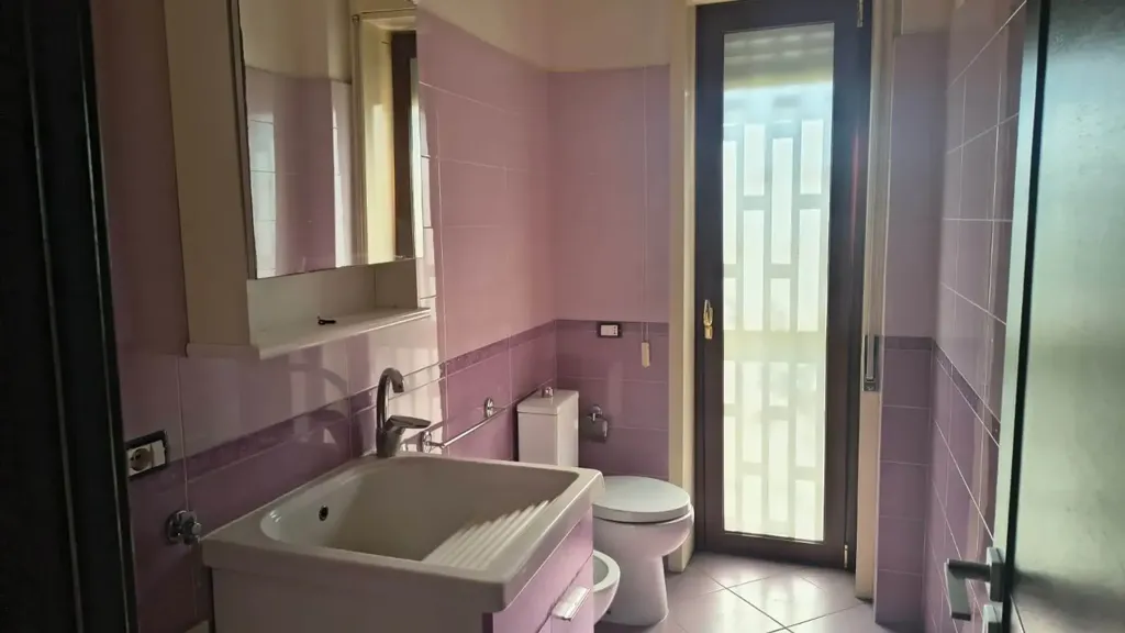 Bagni - Appartamento con terrazzo e posto auto a Misterbianco