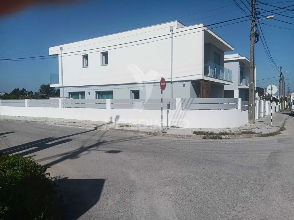3-toaline maja asukohas Seixal