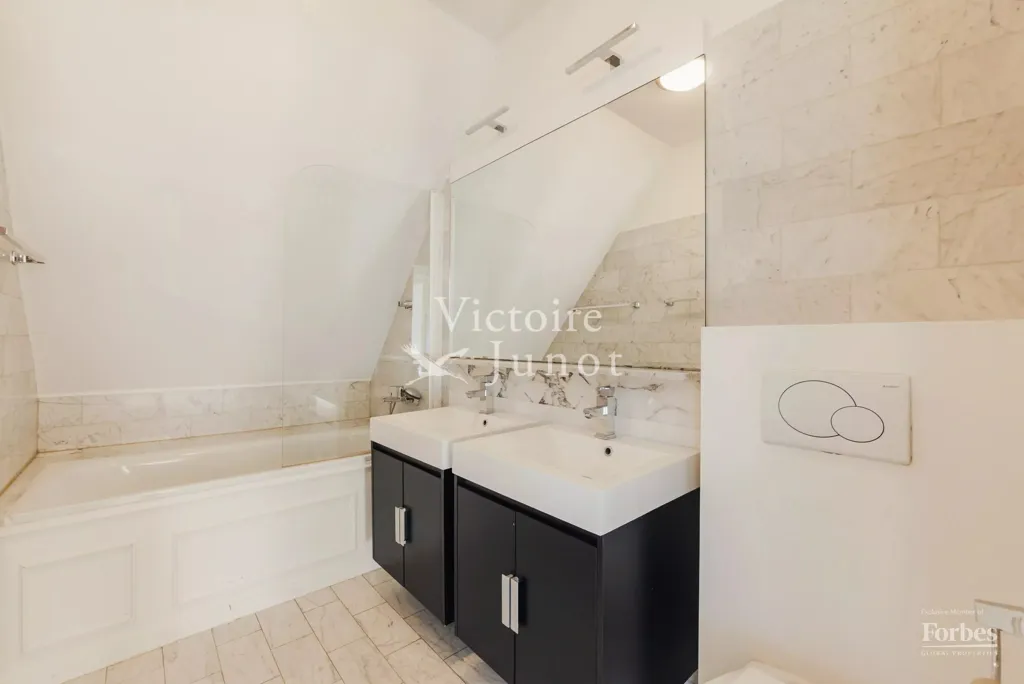 Salles de bain - Penthouse avec Terrasses dans le Quartier Statuaire