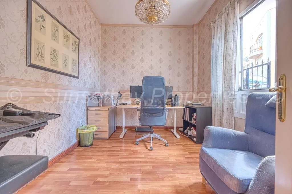 Bureau - Luxury Villa with Mountain Views in Adeje