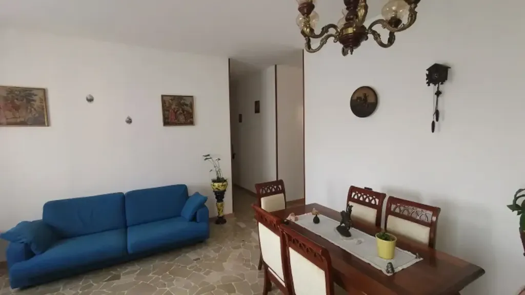 Söögituba - 3-Bedroom Apartment with Balcony in Meda