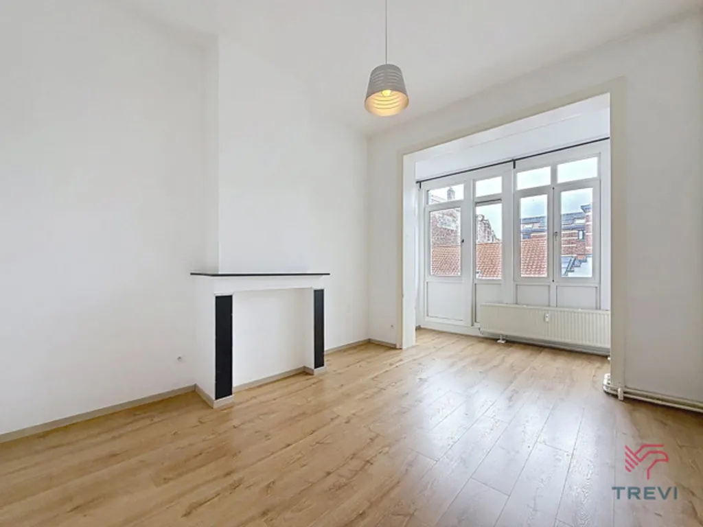 Séjour - Appartement Lumineux à Schaerbeek, Proche des Commodités