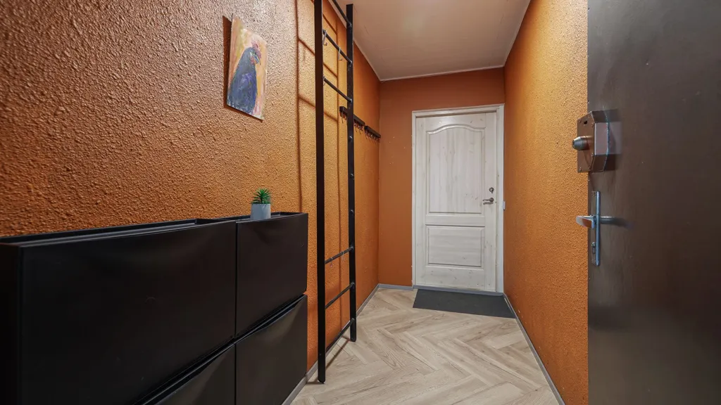 hallway_entrance