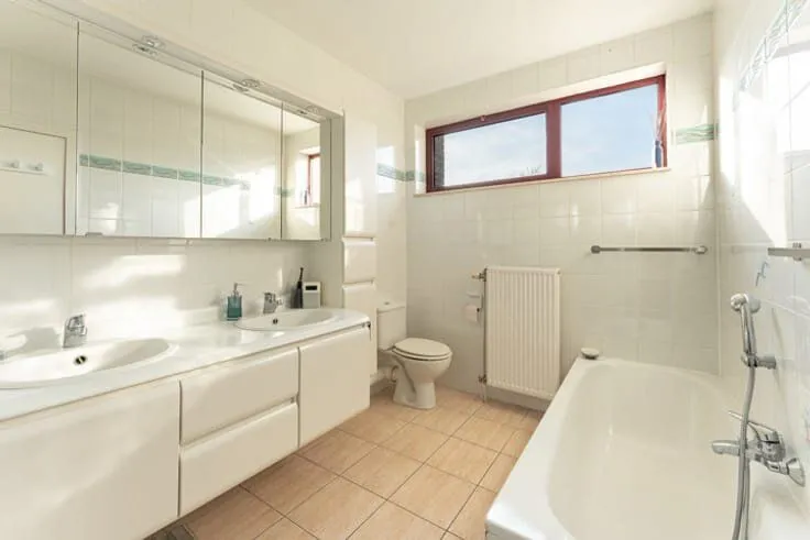 Salles de bain - Appartement 3 Chambres avec Terrasse au Centre de Waterloo