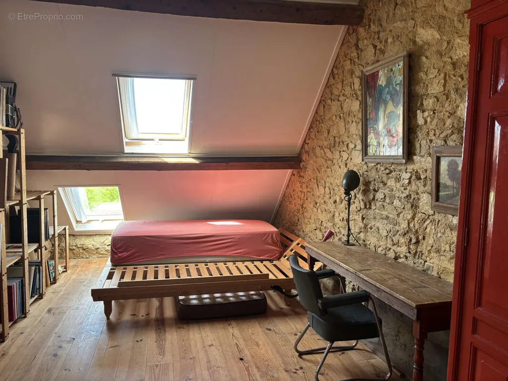 Chambres - Fermette avec deux logements et jardin à Laféline