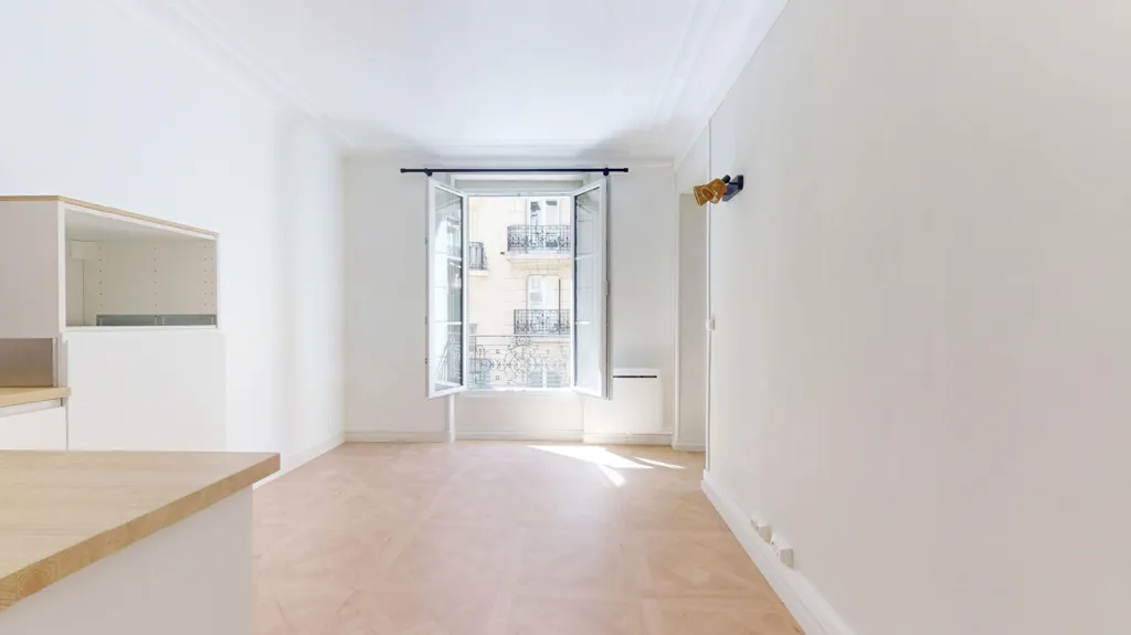 Elutuba - Renovated 2-Bed Flat with South-Facing in Paris 18ème
