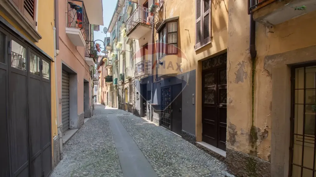 Esterno - Historic Triplex with Balcony in Iseo
