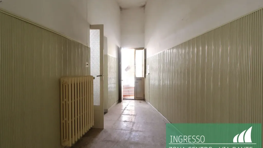 Esik - Independent House to Renovate in Mesagne