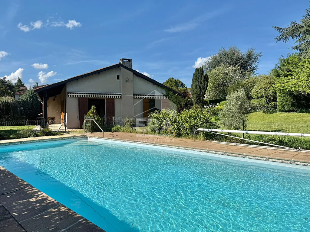 Piscine - Maison Familiale avec Piscine à Écully