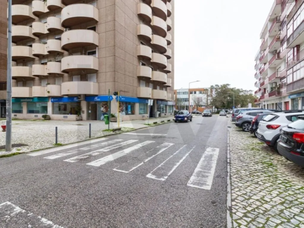 Välivaade - Luxury Apartment with Multiple Balconies in Alverca