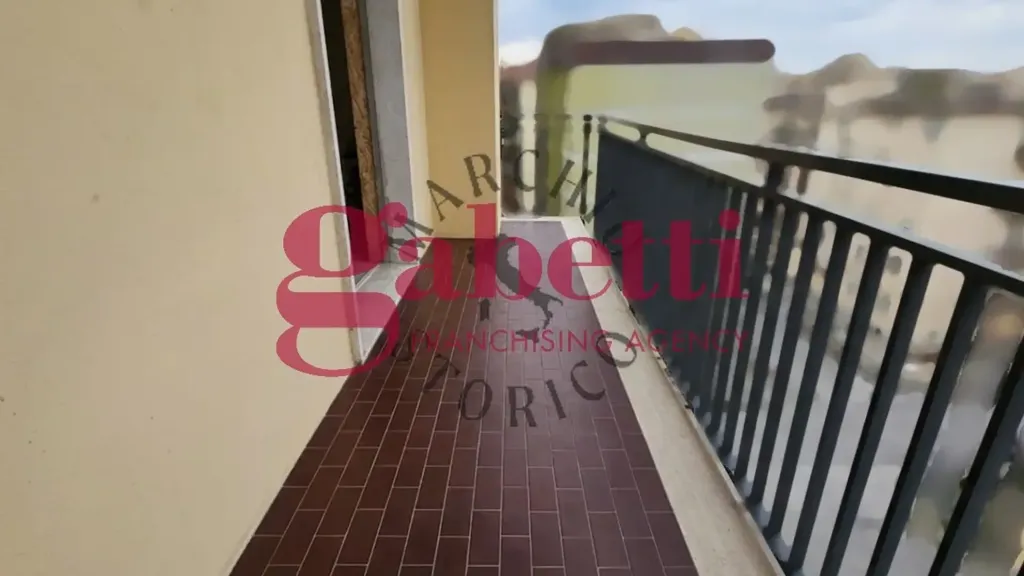 Balcon - Fully Rented Triplex in Florence