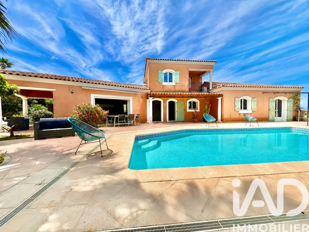 Piscine - Villa avec Piscine et Vue Dégagée à Saint-Aygulf