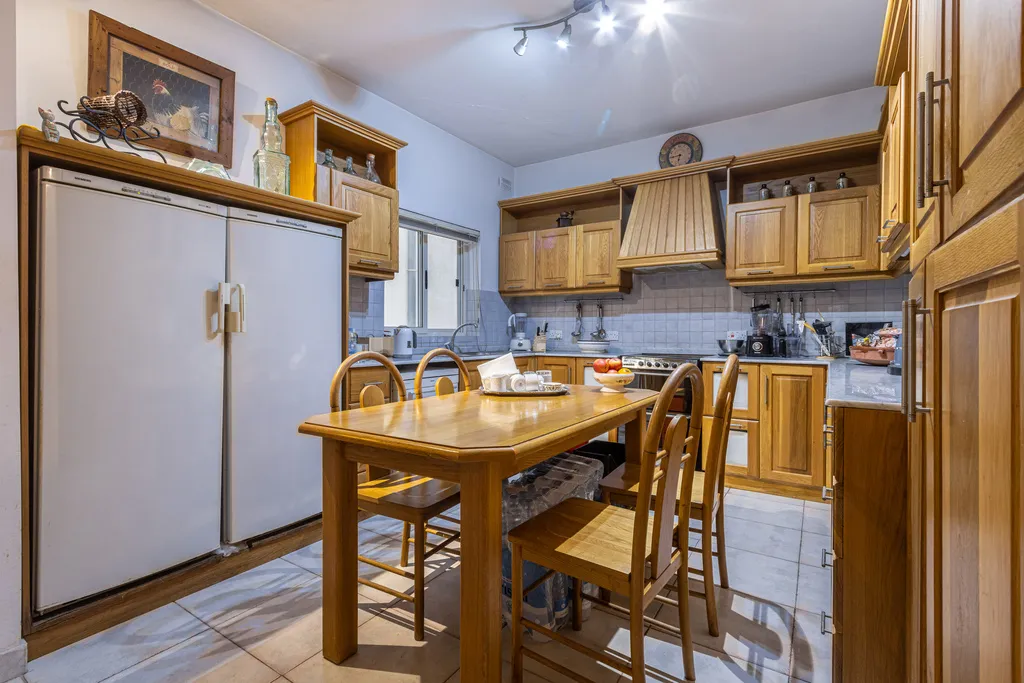 3 magamistoaga korter asukohas Sliema