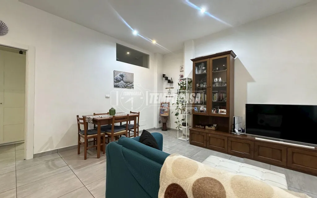 Séjour - Triplex with Private Courtyard in Turin