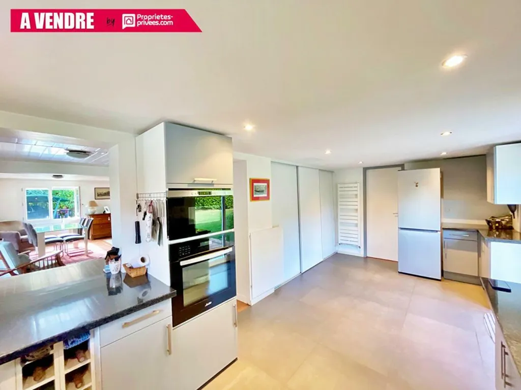 Cuisine - Maison Luxueuse avec Piscine à Latresne