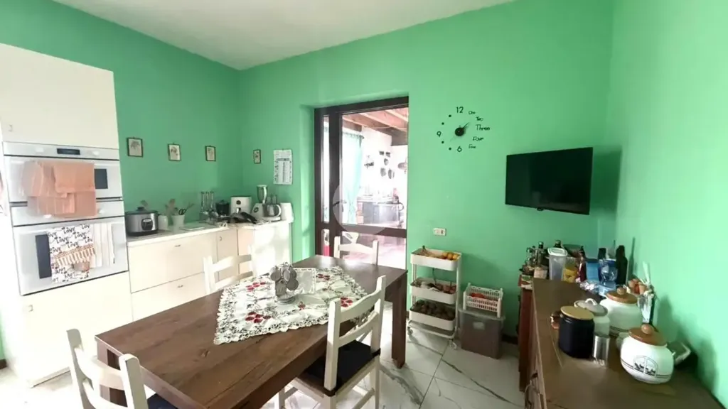 Söögituba - Villa with Pool in Puegnago Sul Garda