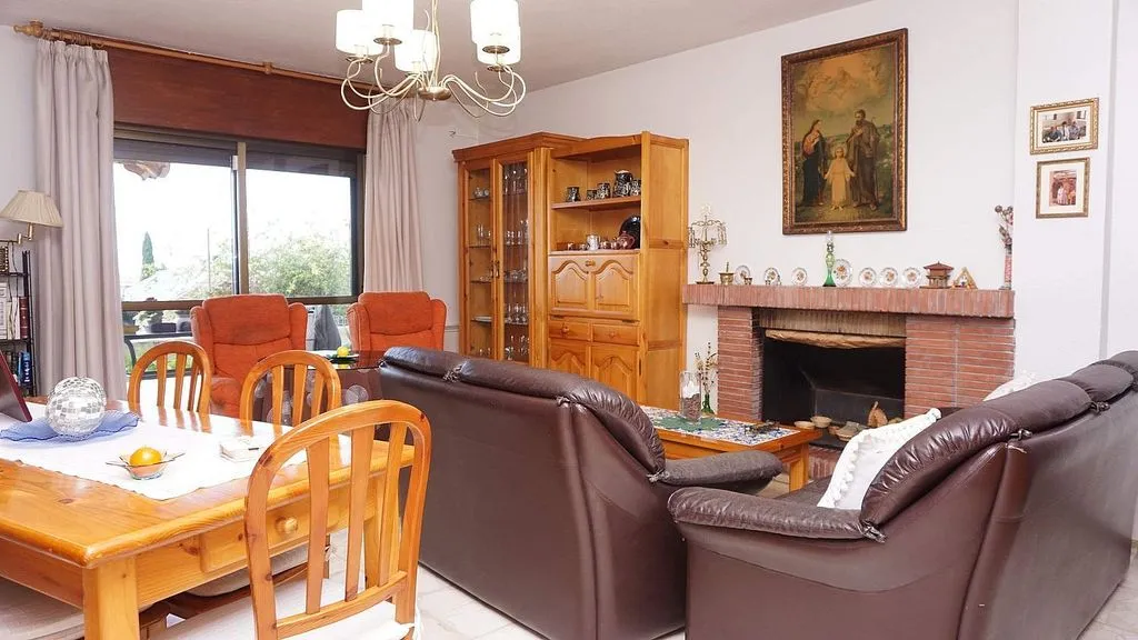 Söögituba - Chalet with Pool and Garden in Cajar