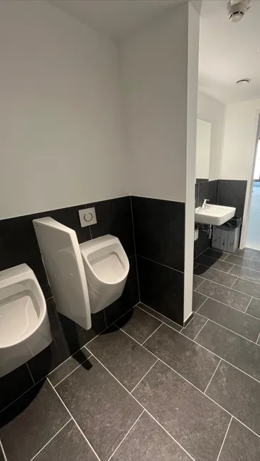 Salles de bain - Bureau avec façade moirée à Esch-sur-Alzette