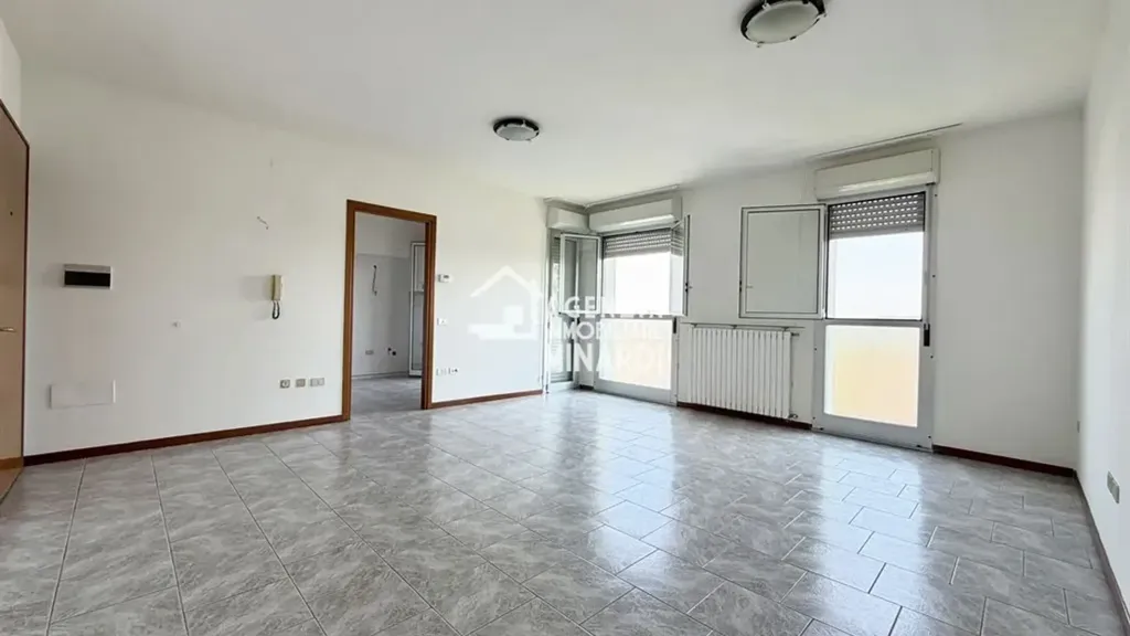 Elutuba - Bright 3-Bedroom Apartment with Terrace in Faenza