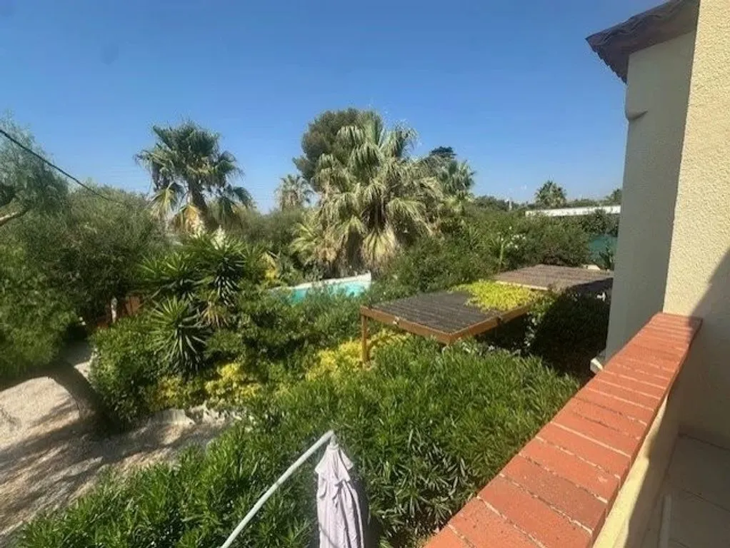 Aed - Villa with Private Pool in Central District