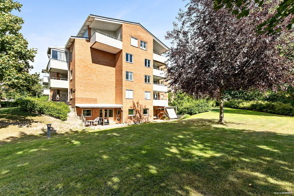 Aed - Apartment with Garden in Järfälla