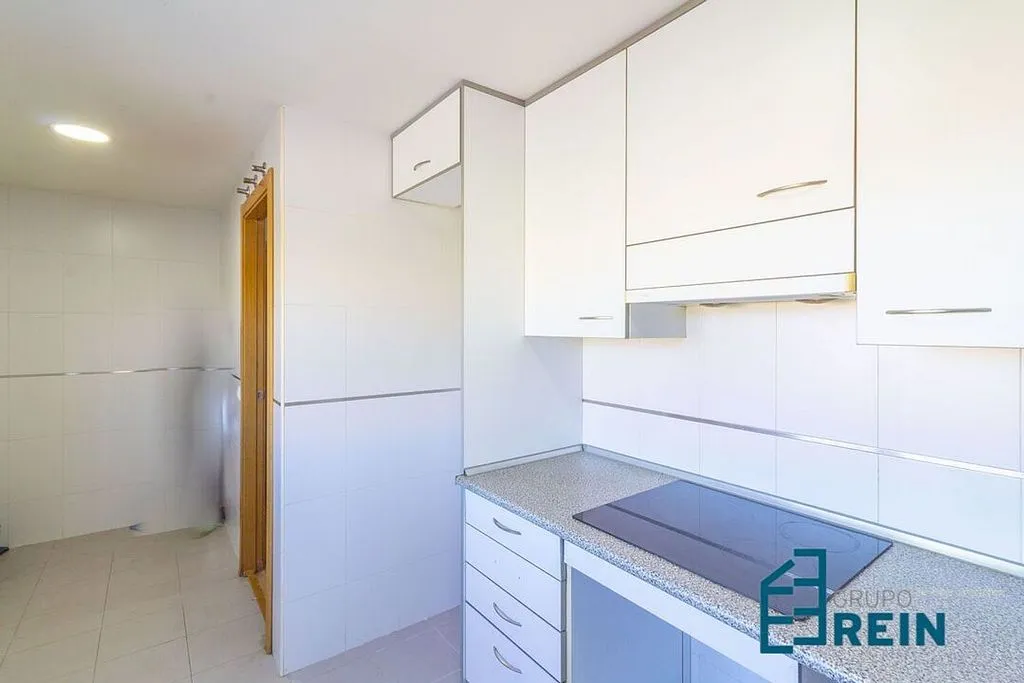 Kitchen - 3-Bedroom Apartment with Garage in Recas