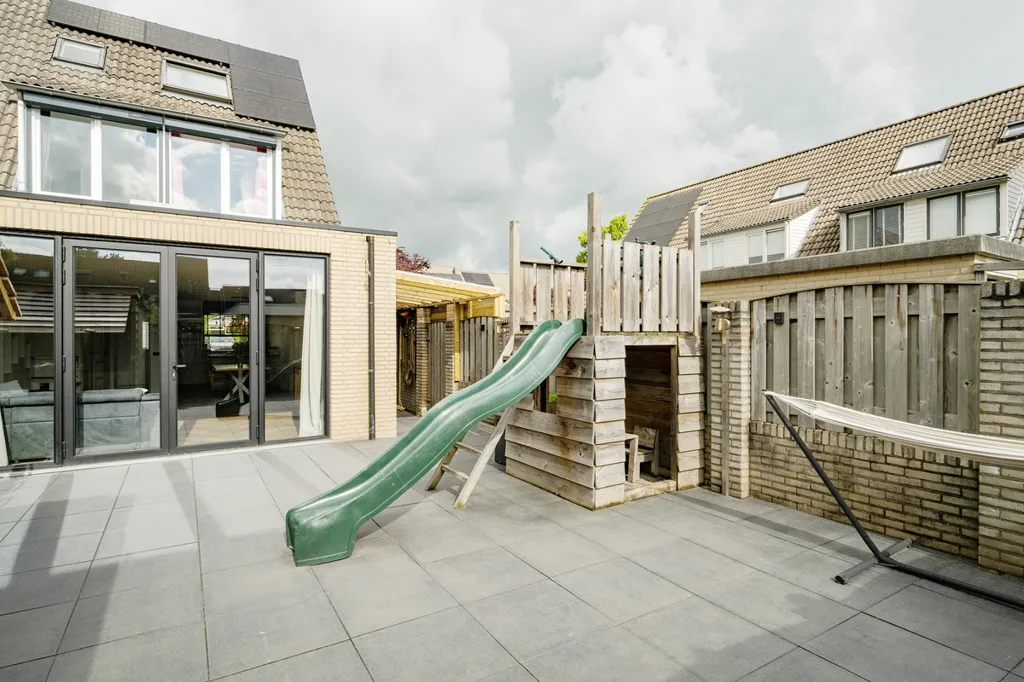 Aed - Modernised Corner House with Garden in Leerdam