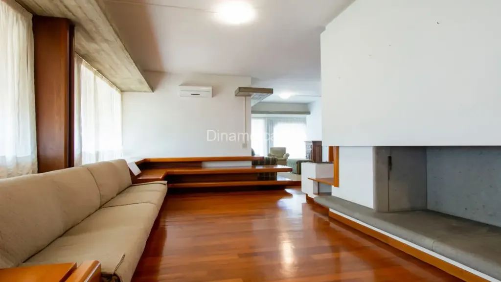 Séjour - Spacious 3-Bedroom Apartment with Terrace in Prato