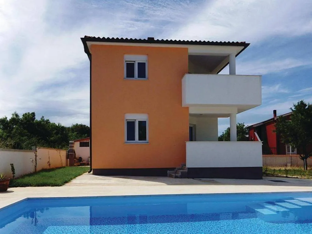 Välivaade - Modern Holiday Home with Pool in Fažana