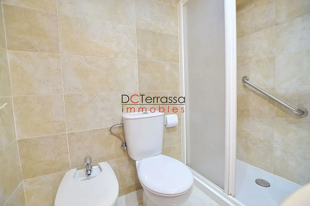 Bathrooms - Apartment with Balcony in Vallparadís, Terrassa