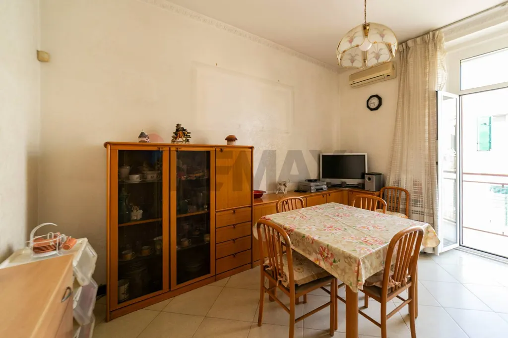 Salle à manger - Bright 3-Bedroom Apartment in Bari Centre