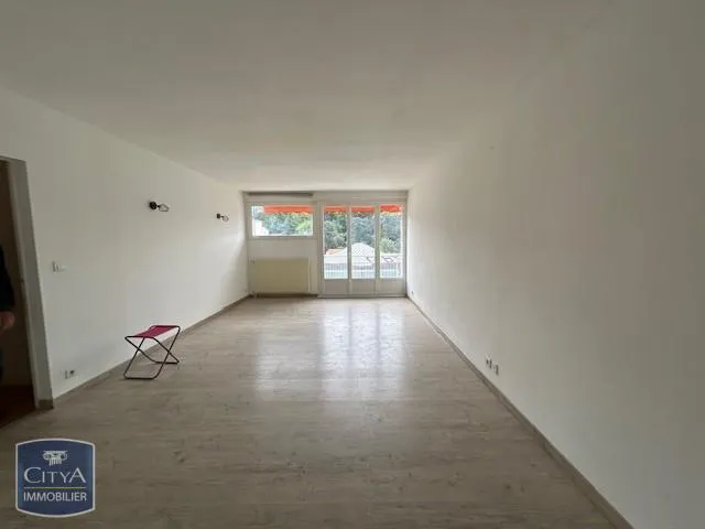 Toad - Spacious 5-Piece Apartment with Balcony in Périgueux
