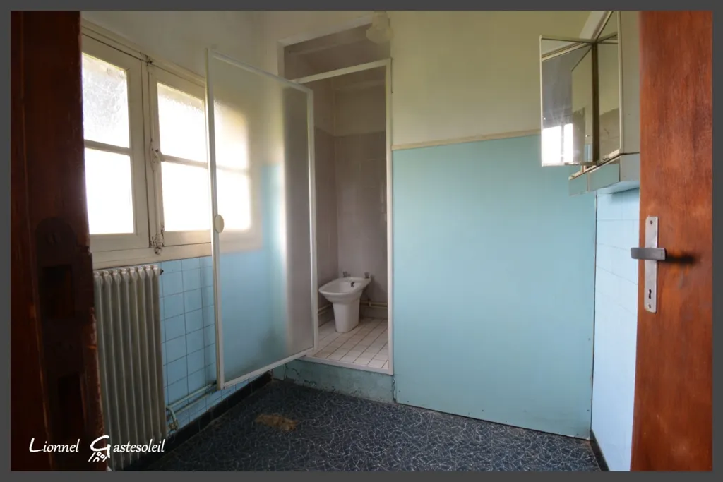 Salles de bain - Corps de ferme à rénover à Saint-Pierre-d’Eyraud