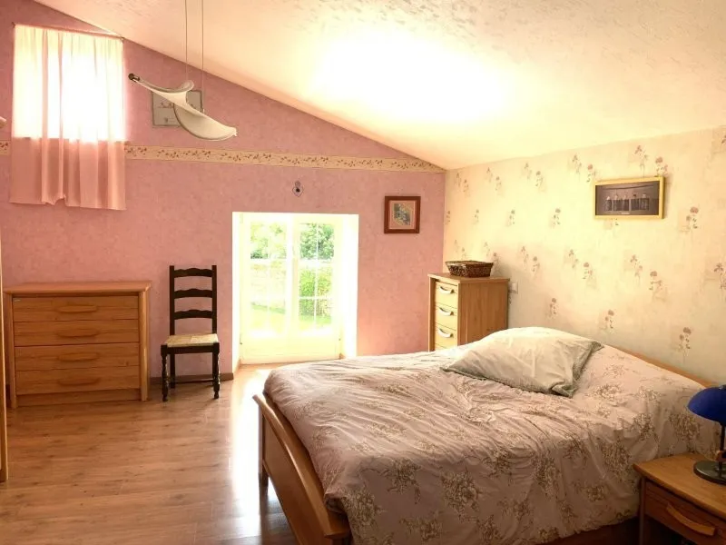 Chambres - Moulin Rénové avec Piscine et Parc près de Niort