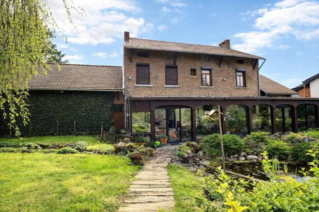 Exterior - Character House with Buildable Land in Charleroi