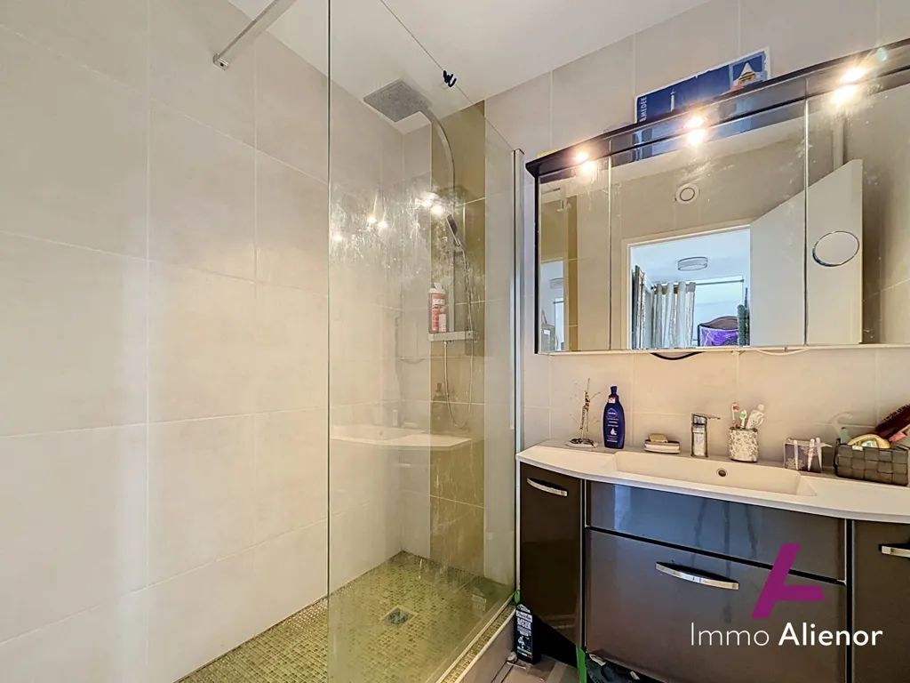 Badezimmer - 2-Bedroom Apartment with Balcony in Bordeaux