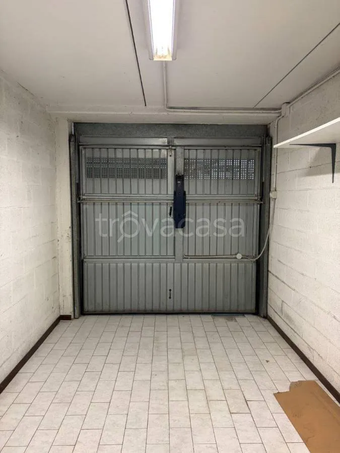 Garage - Apartment with Terrace in Modena