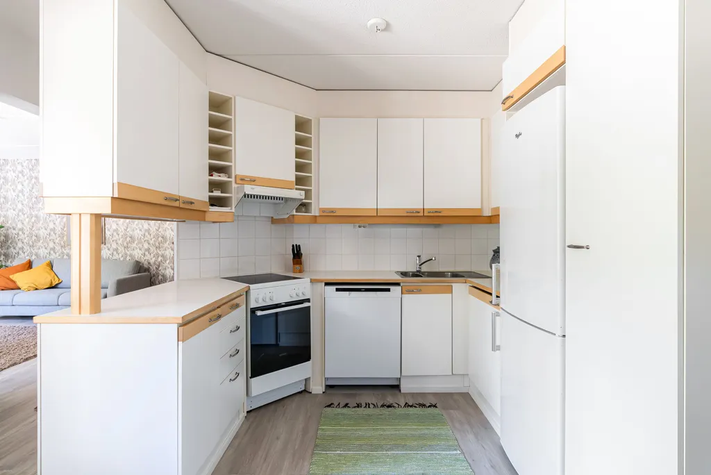 Köök - Bright Apartment with Balcony in Hyvinkää