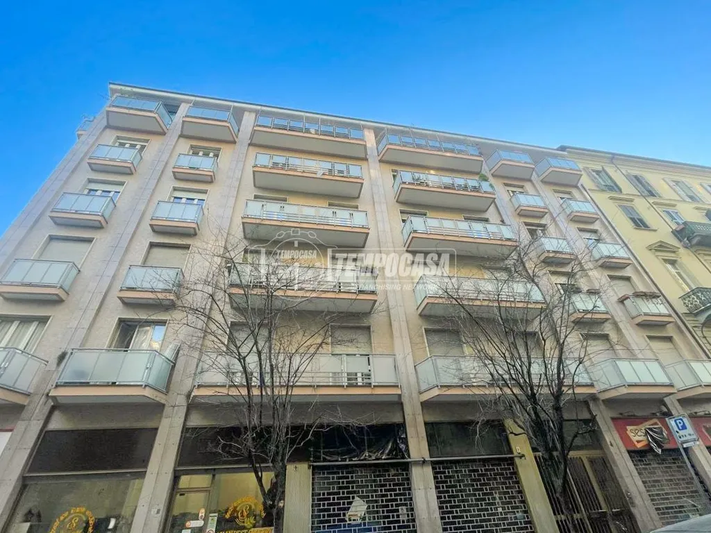 Välivaade - Trilocale with Terrazzo in Central Turin