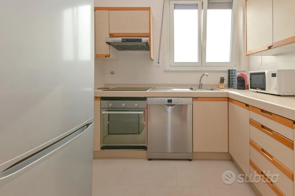 Köök - Single Room in Refined Flat with Mountain View