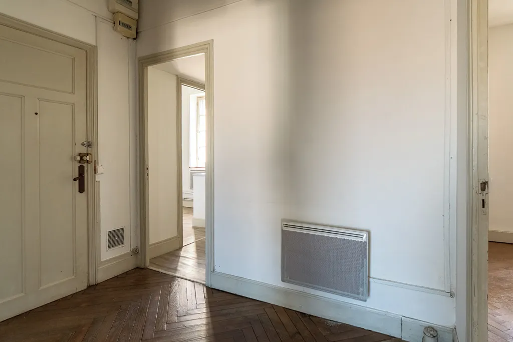Esik - Traversant Flat with Medieval View in Carcassonne