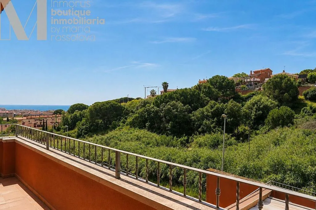 Rõdu - Chalet with Sea View and Pool in Calella